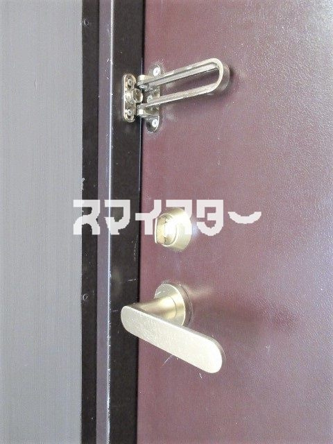 菱光マンションの玄関