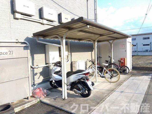 レオパレスシュトラールの駐車場
