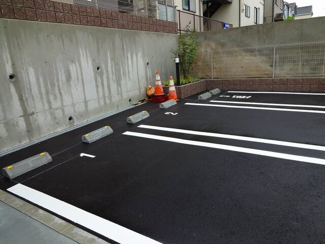 シェーネハイム鹿の子の駐車場