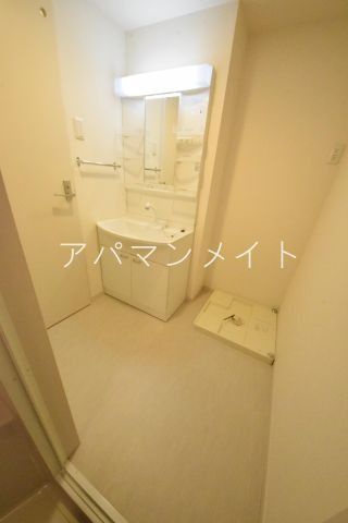 【設備】 | リブリサンシャイン飯島 | 洗濯機置場＆脱衣スペースです 