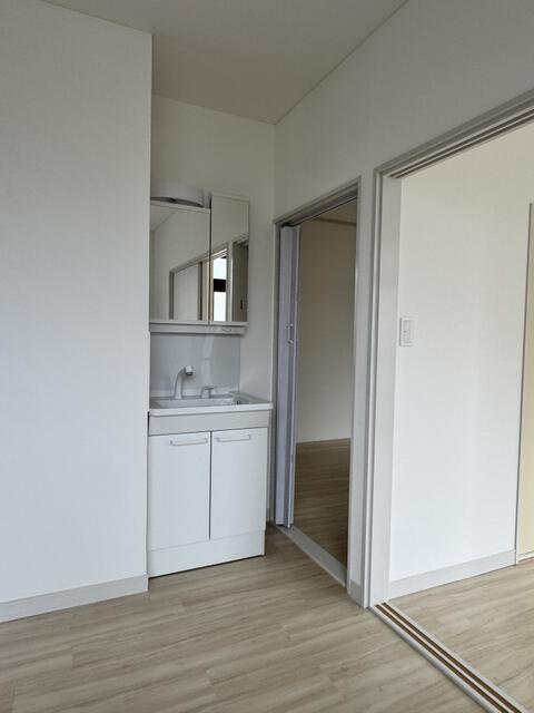 第2服部マンションの独立洗面台