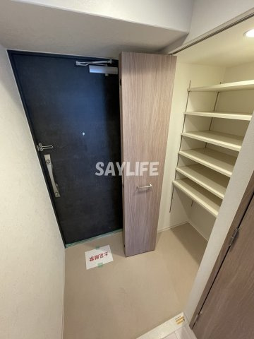 メルディア大阪EASTワールドアイの玄関