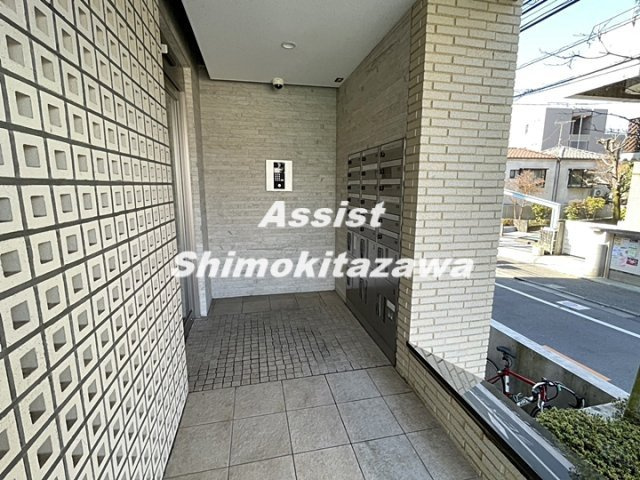 ラピス世田谷のエントランス