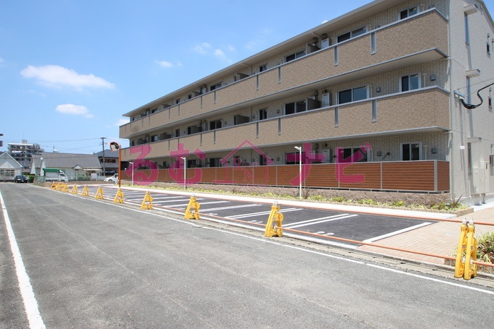 那珂川市片縄２丁目のアパートの駐車場