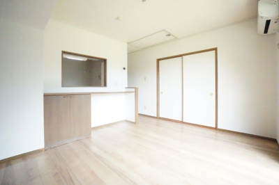 【居間・リビング】 | ラフィネ C | ※同物件・反転タイプの写真です。