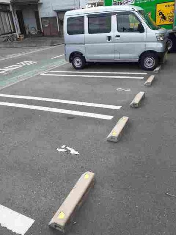 トイロ・明の駐車場