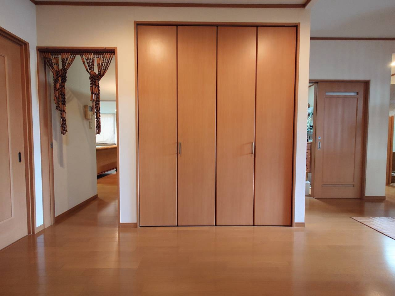 中間市朝霧２丁目中古戸建　【中間市　中古戸建て】の収納|【令和８年10月1日撮影】
玄関ホールに大きな収納があります♪【中間市　中古戸建て】