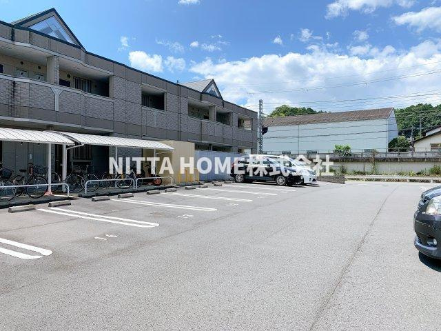 タキハウス（Ｔａｋｉ　Ｈｏｕｓｅ）の駐車場|敷地内駐車場に空きがあります◎