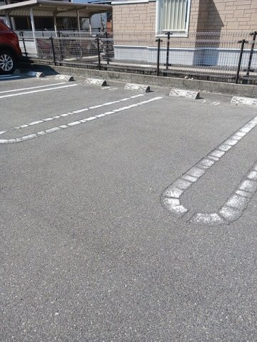 メゾン・ド・ソレイユＣの駐車場