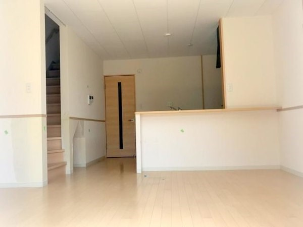 炭家長良町１丁目Ｃの居間・リビング