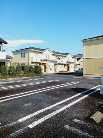 駐車場があるので、車を買う予定の方も安心です