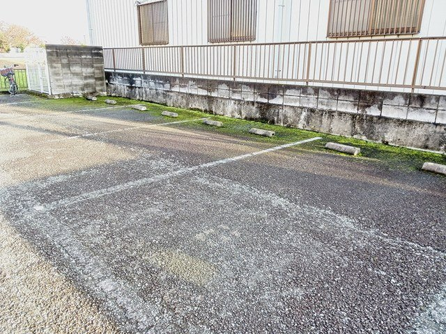 車をお持ちの方に嬉しい駐車場付きの物件です