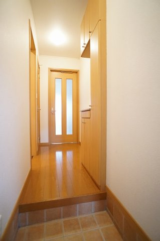 収納もある玄関です