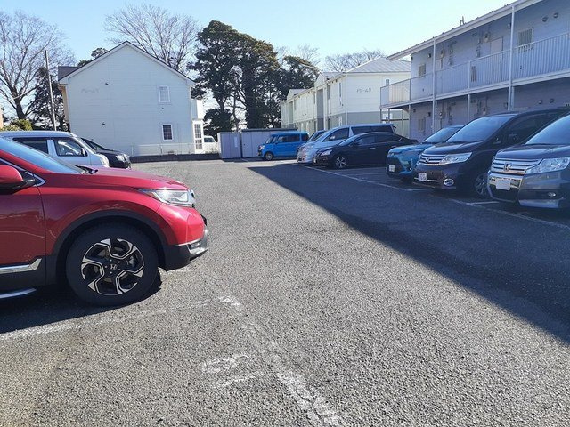 車をお持ちの方に嬉しい駐車場付きの物件です