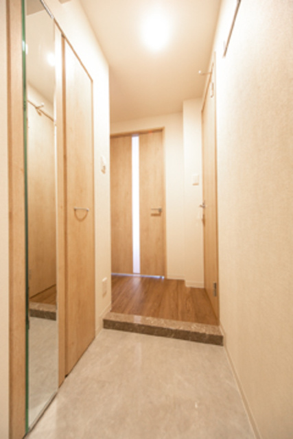 メゾンドリーヴ両国の玄関|※写真は同タイプ住戸です。