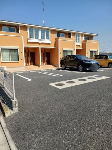 車をお持ちの方に嬉しい駐車場付きの物件です