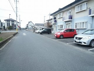 駐車場があるので、車を買う予定の方も安心です