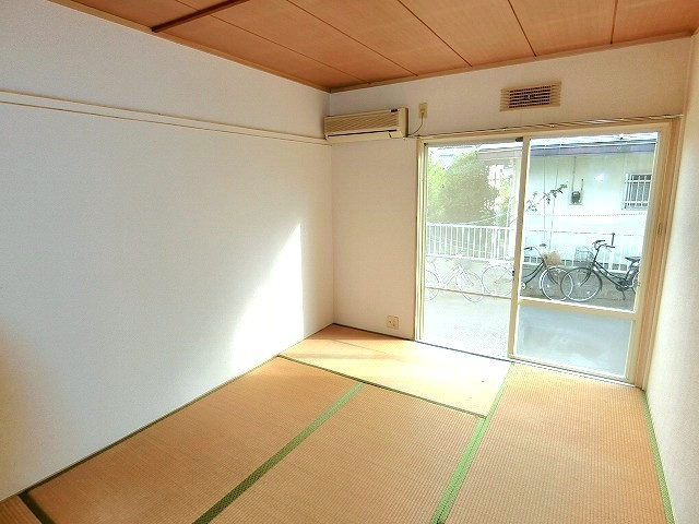 写真は同タイプ間取り・102号室