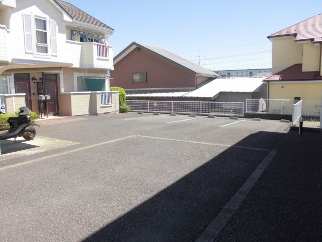 駐車場があるので、車を買う予定の方も安心です