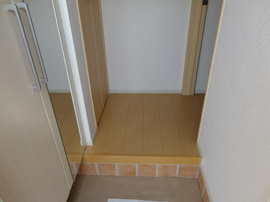 収納もある玄関です