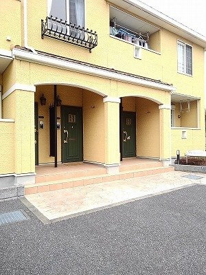 ゆとりのあるエントランスです