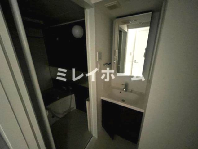 ルネサンスコート大森町の独立洗面台|同建物内、別のお部屋の参考写真になります。