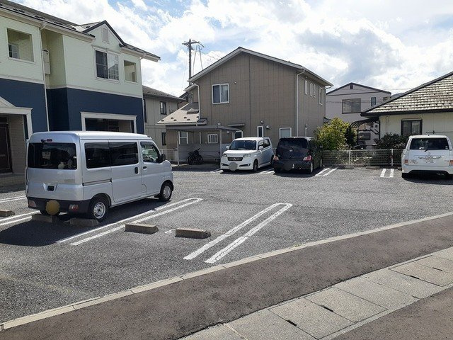 ジュエル・エスの駐車場