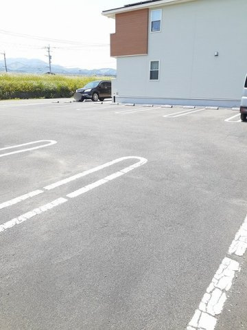 フィオーレ・アール・ウーノの駐車場
