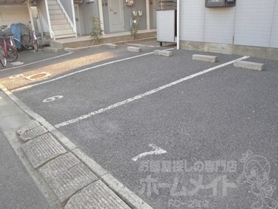 アネックス 壱番館の駐車場