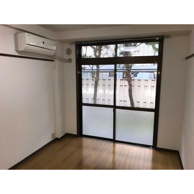 調布栄マンションの居間・リビング