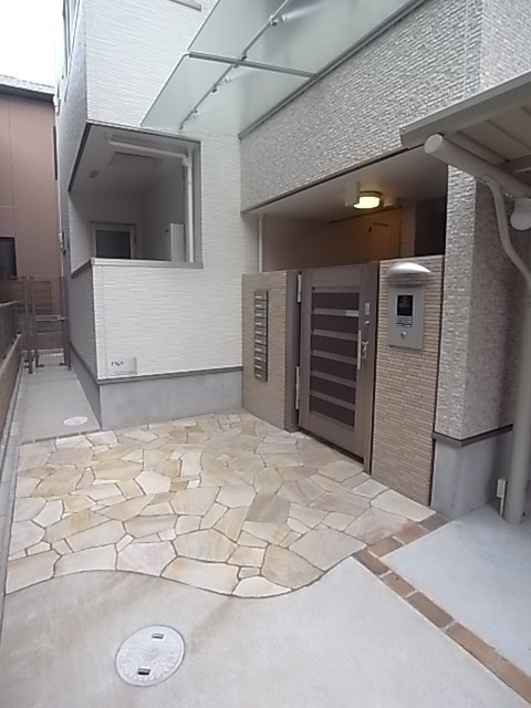 フジパレス神田北通のエントランス