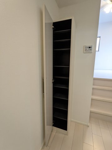 ハーモニーテラス白子町の玄関|ｼｭｰｽﾞﾎﾞｯｸｽ