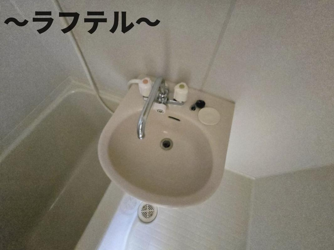 クレシェール狭山ヶ丘の洗面所|反転イメージ写真