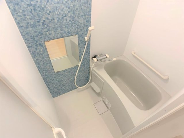 クレイノ岡山Ⅱの浴室|（反転あり）設備・使用は号室により異なり現況を優先致します。