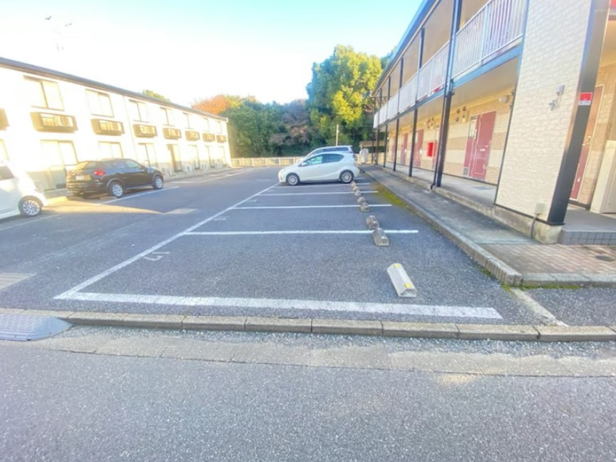 レオパレスサンハイムⅢの駐車場
