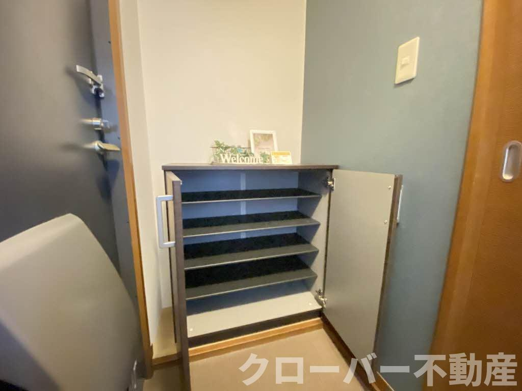 レシェンテ D棟の玄関