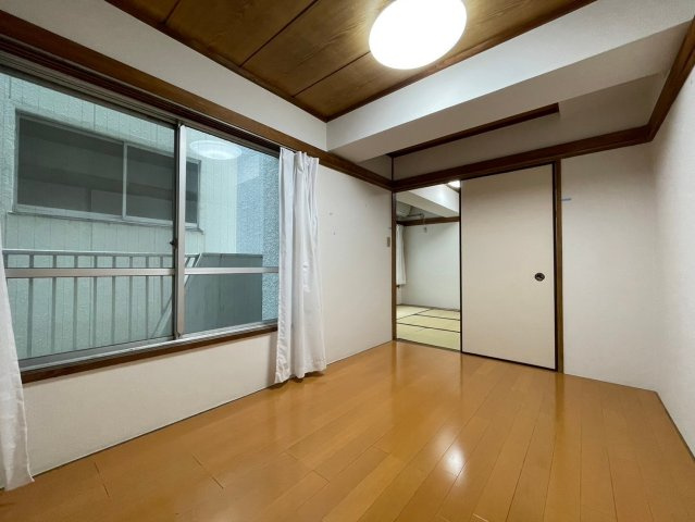 富永ビルの洋室|ゆったりした洋室です