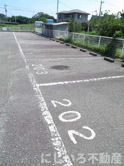 コーポリンクス1の駐車場