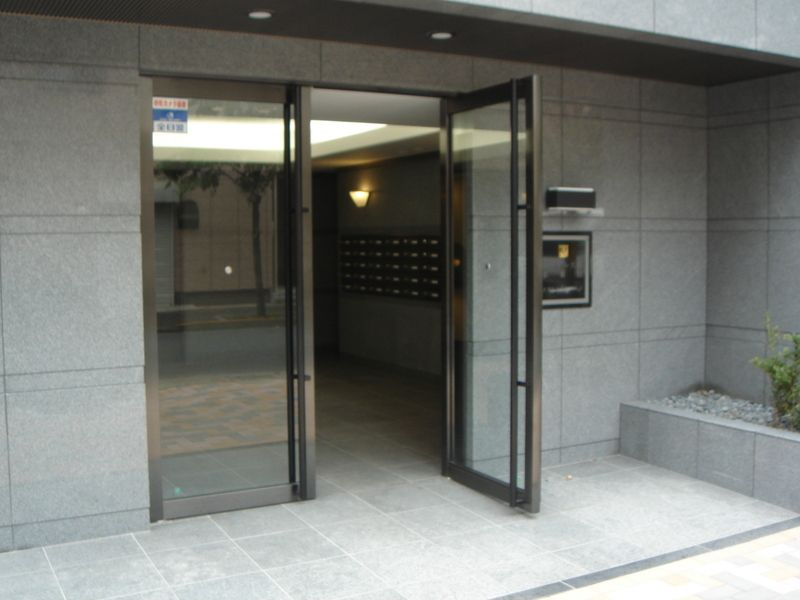 ルーブル大森参番館のエントランス