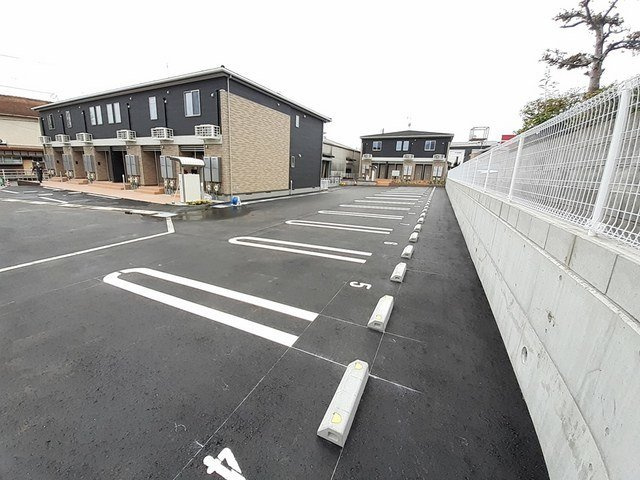 リバープレイン八天Ⅱの駐車場