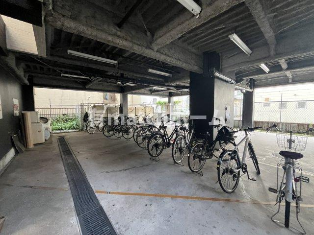 グランドムール都島の駐車場