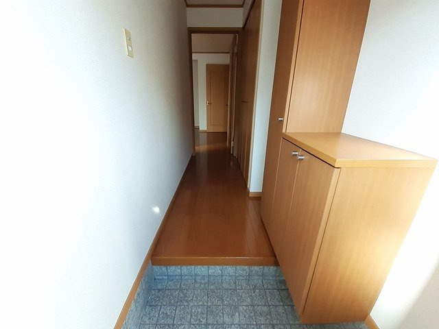 ラフィネ花瀬　弐番館の玄関
