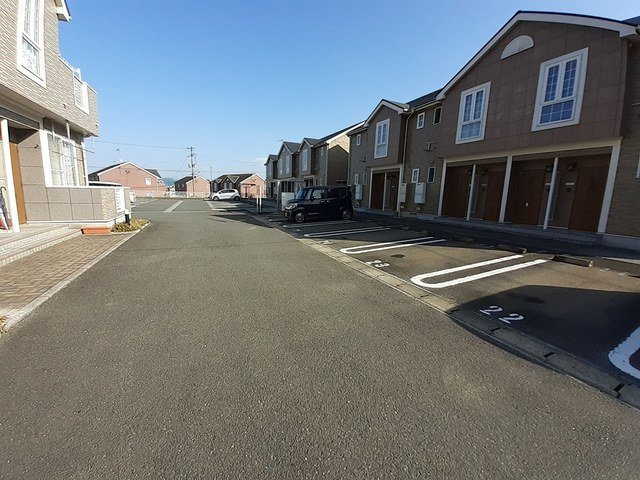 ラフィネ花瀬　弐番館の駐車場