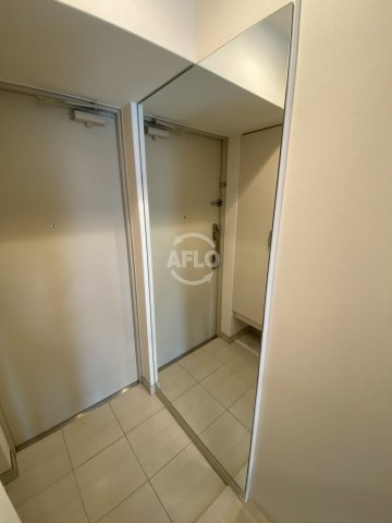 W.O.B.UMEDAの玄関|W.O.B UMEDA　玄関姿鏡