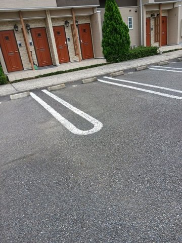 フレスクーラの駐車場