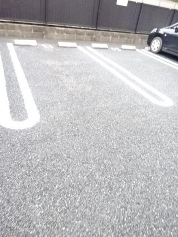 グランヒルズの駐車場
