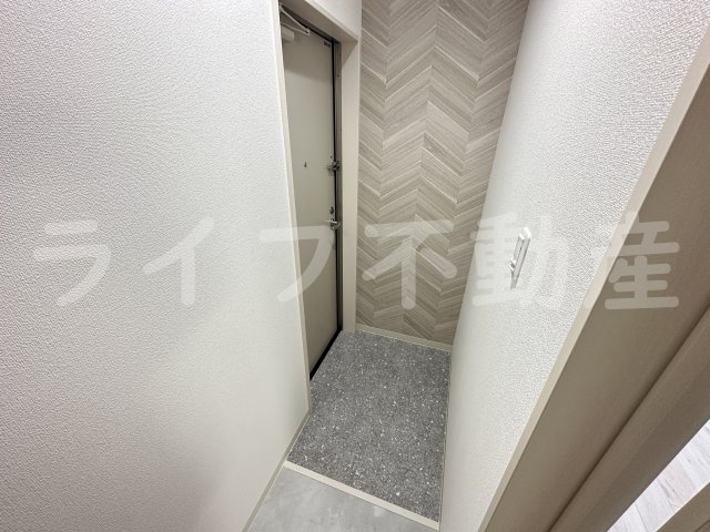 クリエオーレ俊徳町の玄関