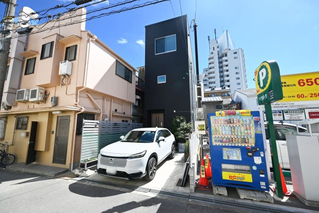 大阪市淀川区塚本4丁目中古一戸建ての外観|JR東海道本線「塚本」駅徒歩5分の生活便利な立地、2023年築の築浅物件です。見学をご希望の方はお気軽にお問い合わせください。