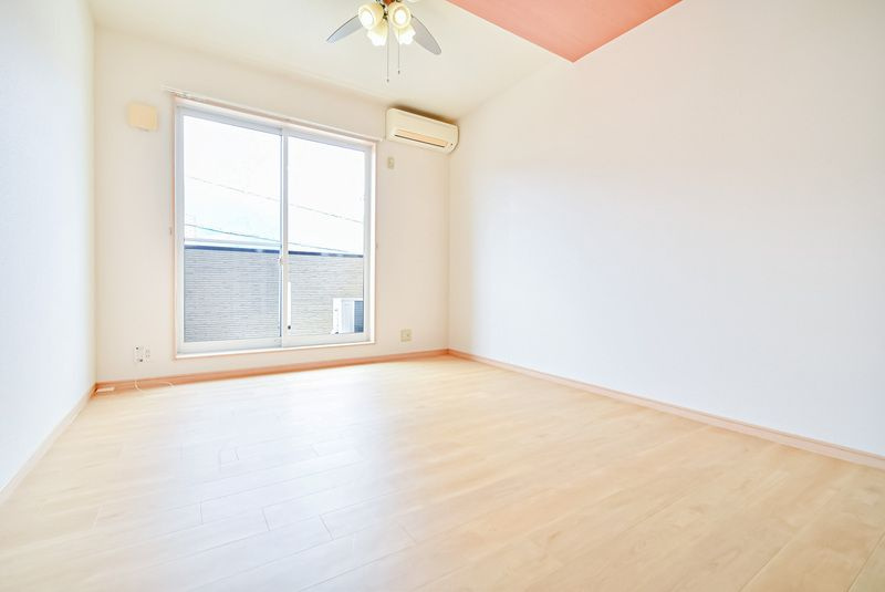 シャルダン・ベルの洋室|南向きで陽当りの良いお部屋です！