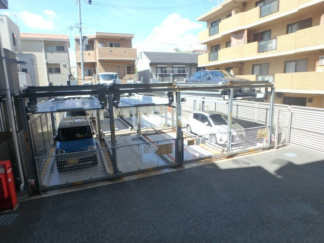 【駐車場】 | エスリード西宮北口第２ | 駐車場があるので、車を買う予定の方も安心です